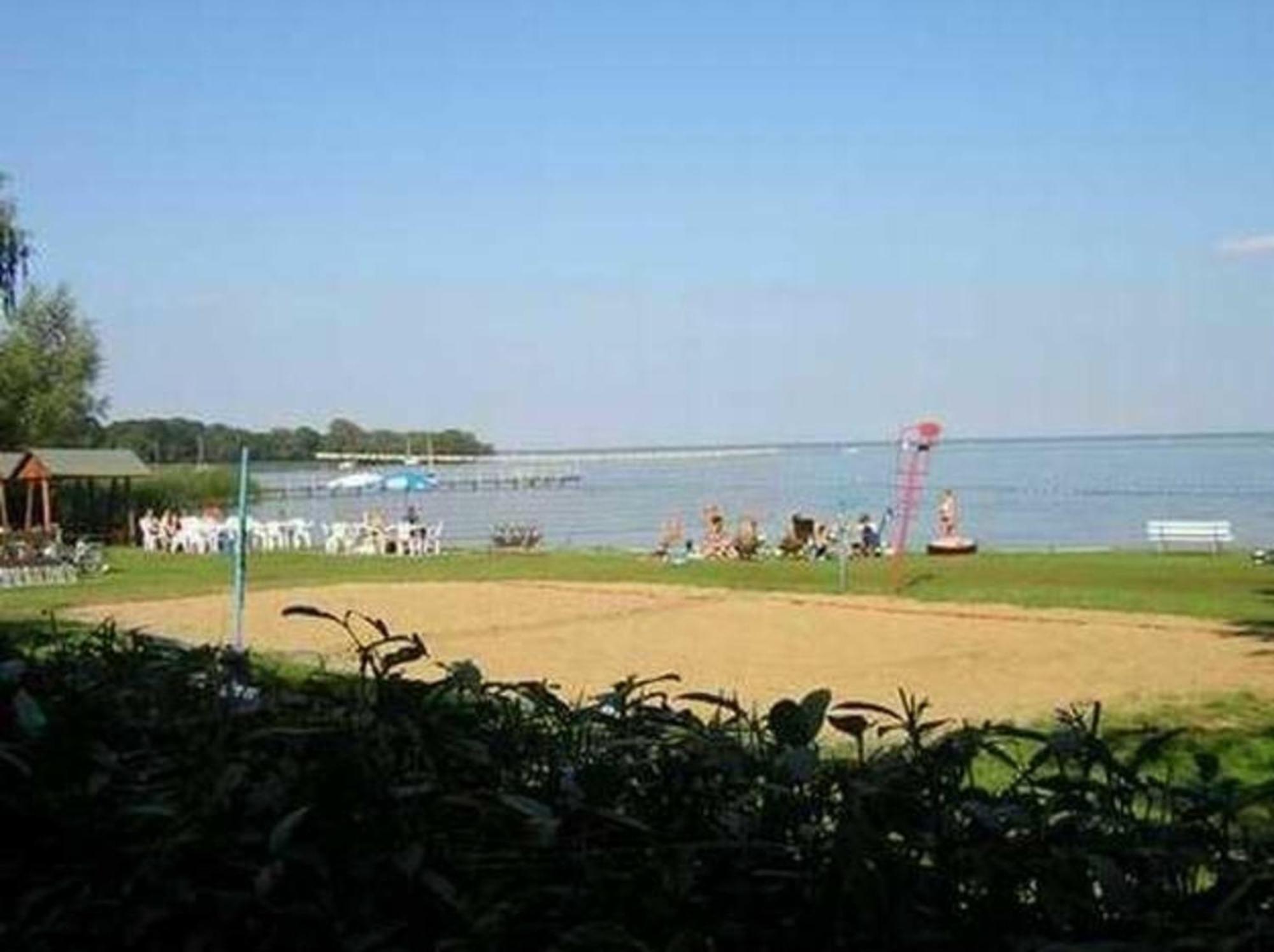 Ferienwohnung Dachs Im Mueritz Seepark Marienfelde Bagian luar foto